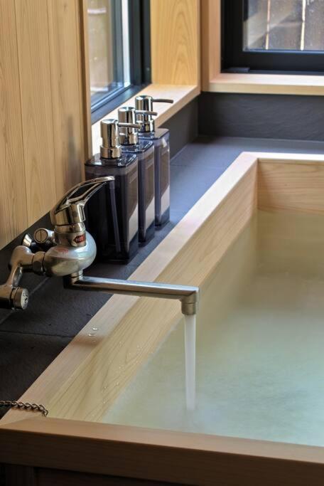 Hinoki No Ie - Cottage With Natural Hot Spring In A Cypress Bathtub Shika Exteriör bild