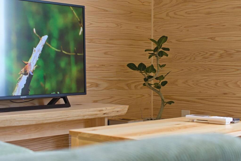 Hinoki No Ie - Cottage With Natural Hot Spring In A Cypress Bathtub Shika Exteriör bild