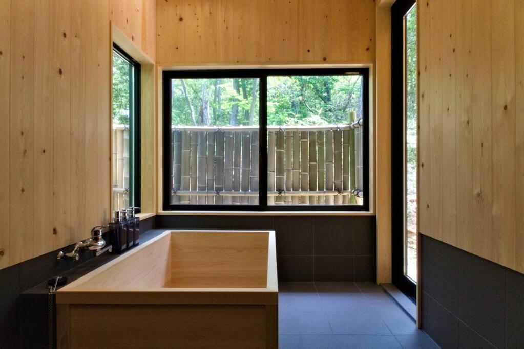 Hinoki No Ie - Cottage With Natural Hot Spring In A Cypress Bathtub Shika Exteriör bild